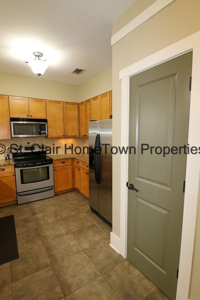 Building Photo - Furnished Condo on Logan Martin Lake