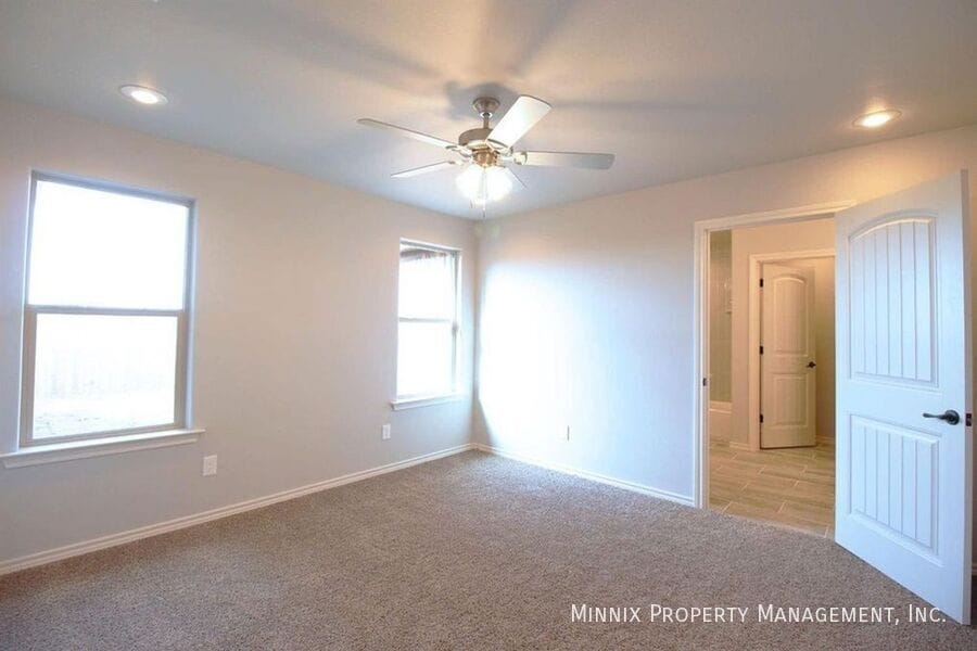 Building Photo - 5840 Lehigh St