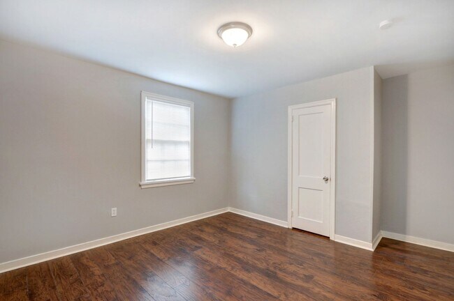 Building Photo - 1943