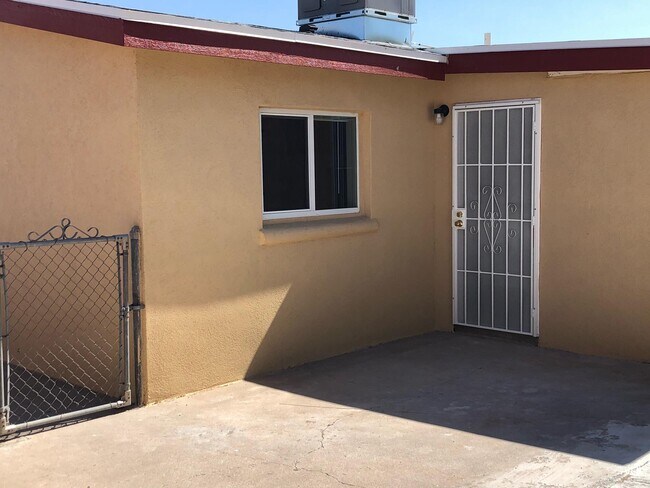 Building Photo - 5008 Sierra Madre Dr