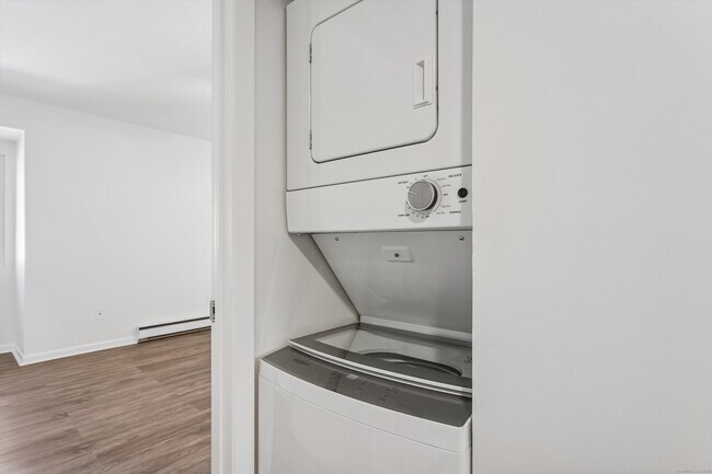 Building Photo - 61 Rock Spring Rd