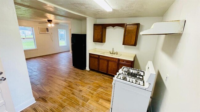 Building Photo - 1745 Rivercrest St