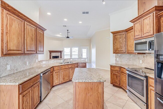 Building Photo - 5834 Aava Dr