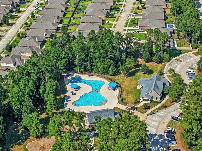 Building Photo - 14245 Lake Lodge Dr