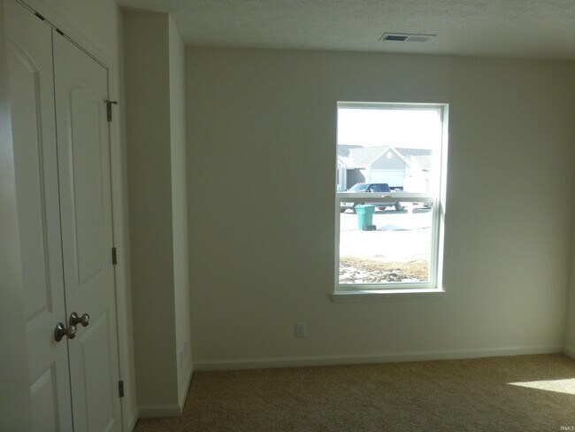 Building Photo - 3162 Fleming Dr