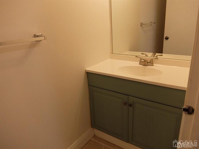 Building Photo - 35 Sayre Dr