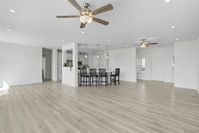 Building Photo - Great family home in rural setting.