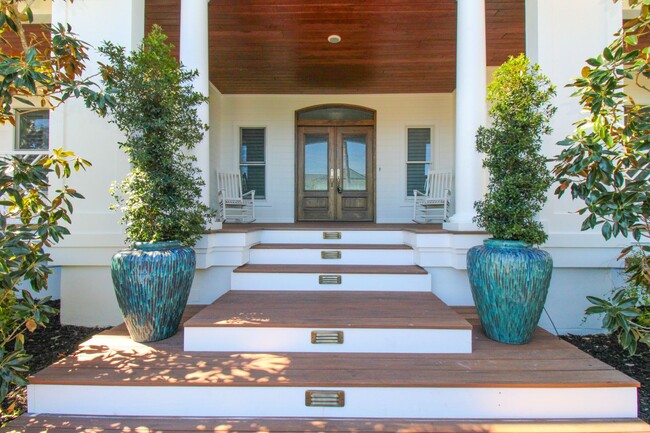 Building Photo - **STUNNING POOL HOME**4BEDS / 4.5BATHS**AQ...
