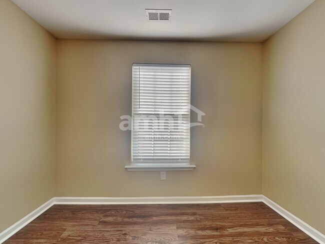 Building Photo - 173 Largess Ln