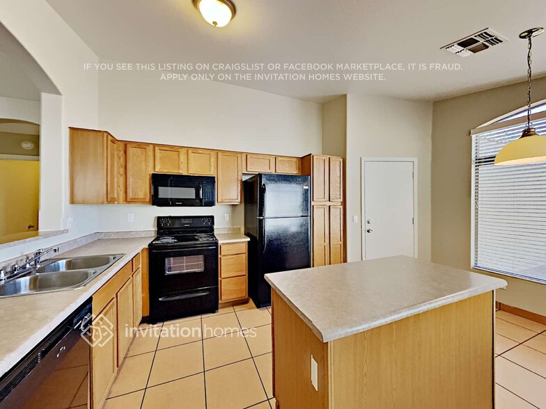 Building Photo - 1035 W 22nd Ave