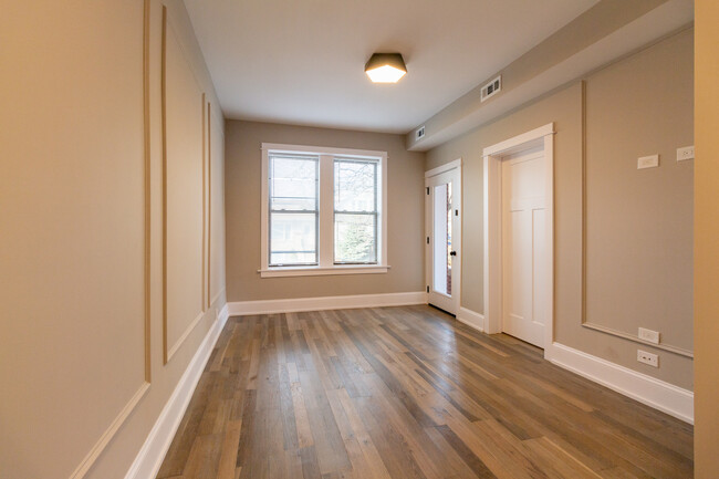 Building Photo - 3755 W Addison St