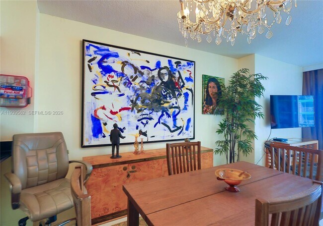 Building Photo - 1750 N Bayshore Dr