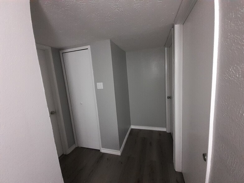 Building Photo - 9022 Millwood Dr