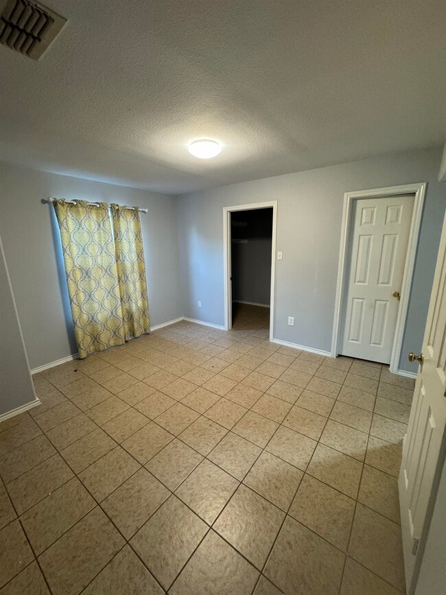 Building Photo - 519 Gandara Dr