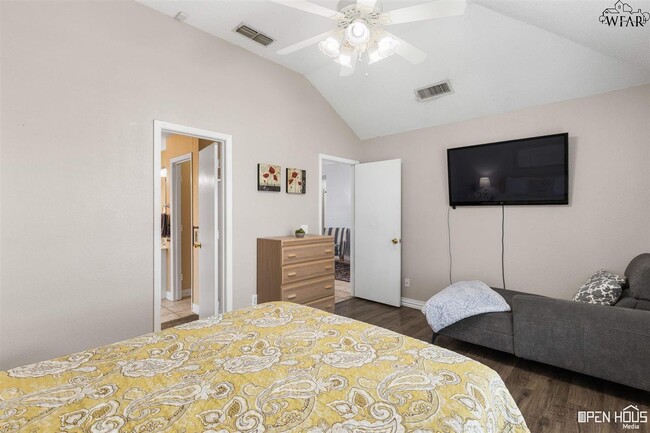 Building Photo - 5411 Forest Cove Dr