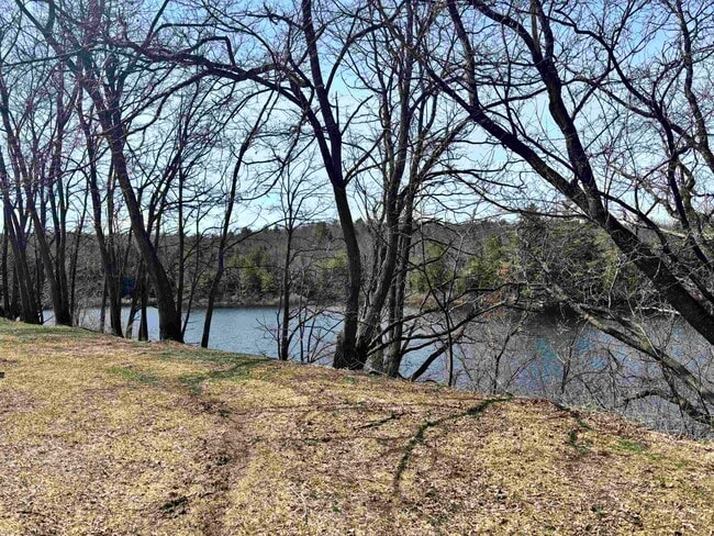 Building Photo - 615 Bean Rd