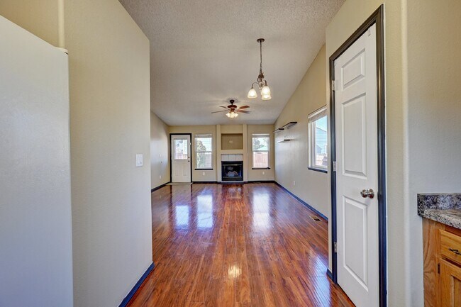 Building Photo - $2,100.00 - 3 bedroom, 2 bathroom, Single ...