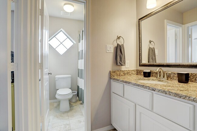 Building Photo - 213 W 26th St