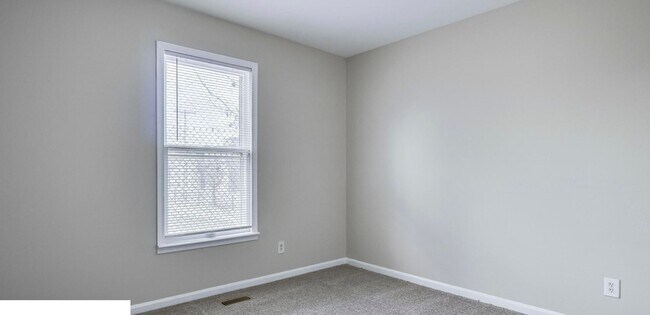 Building Photo - Live in the Heart of It All – 2BR Duplex w...