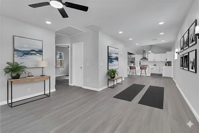 Building Photo - 544 N Elm Ave