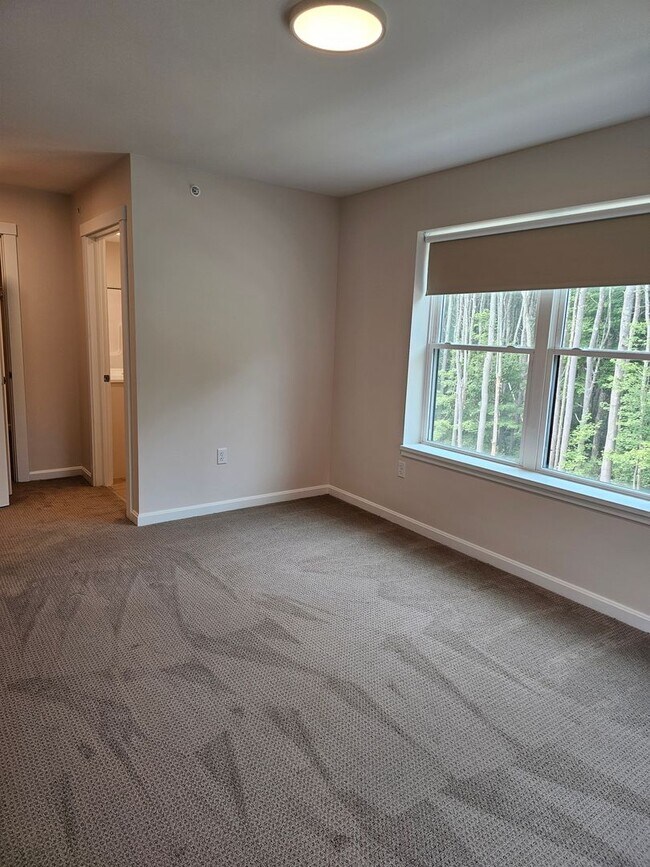 Building Photo - Village at Autumn Pond II: Corner 2 Bedroom/ 2 Bathroom Apartment with Oversized walk in closet