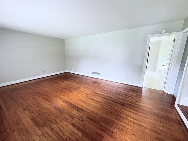 Building Photo - 103 Clarendon Dr