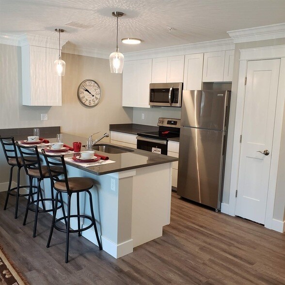 Building Photo - 10 4th St