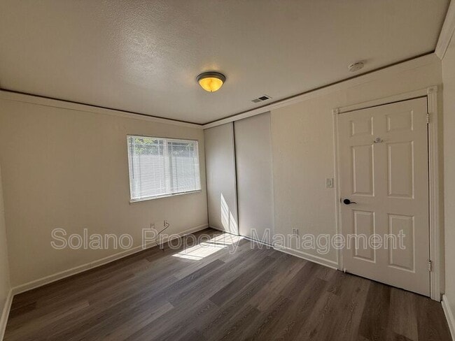Building Photo - 2735 Applewood Dr
