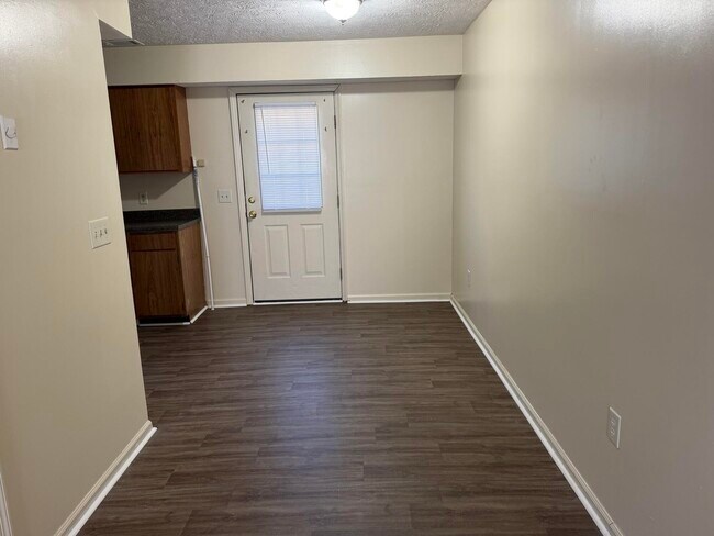 Building Photo - 212 Calumet Dr