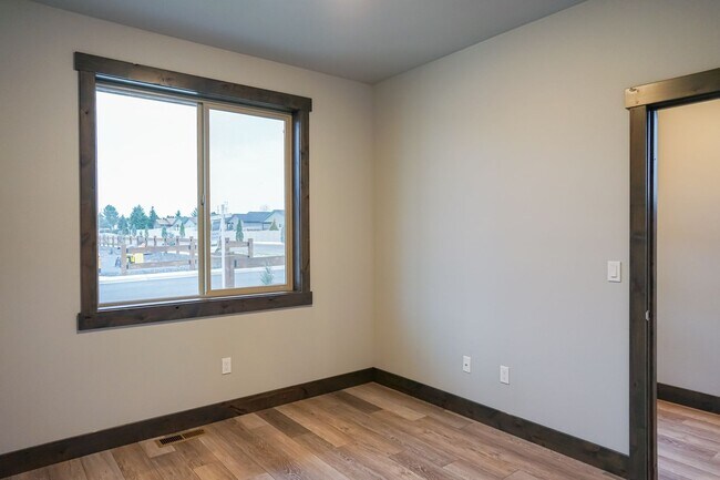 Building Photo - 14066 Rainier Loop