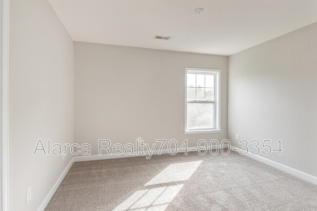 Building Photo - 13843 Porter Creek Rd