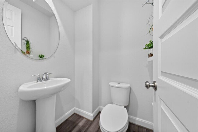 Building Photo - 9913 Brickhouse Dr