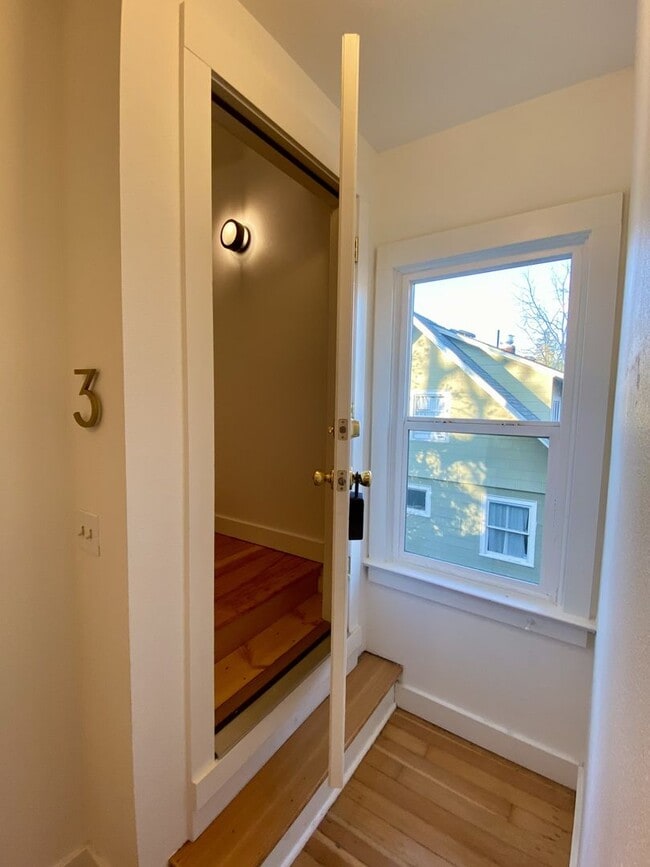 Building Photo - 5728 N Williams Ave