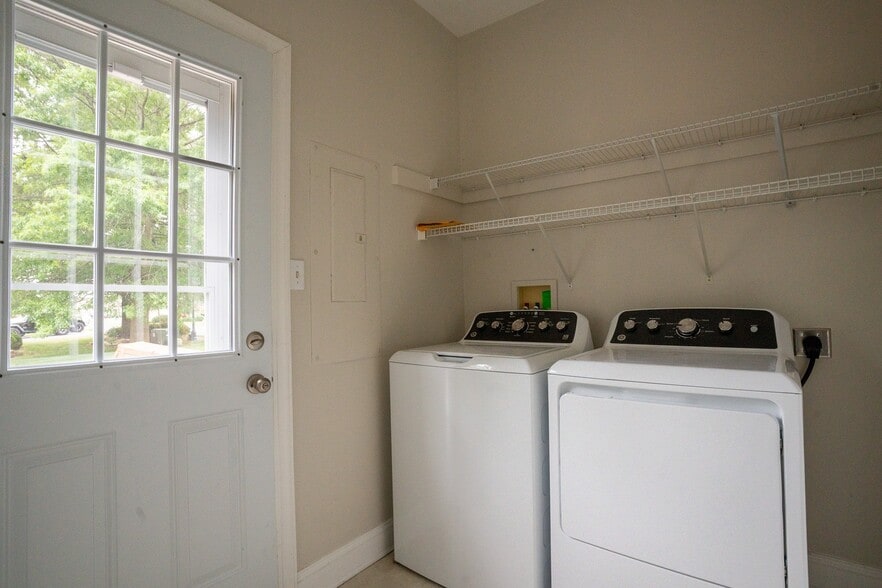 Building Photo - 204 Henrys Mill Dr
