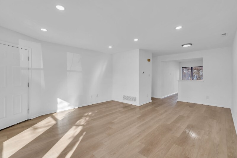 Building Photo - 54 Hopewell Ln