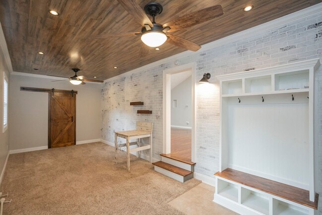 Building Photo - 1143 Bayview Dr