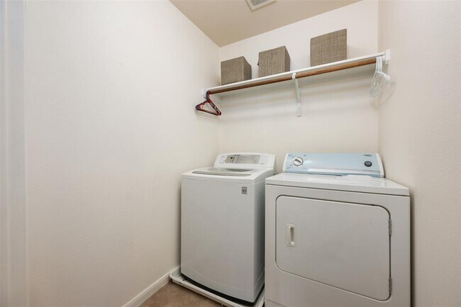 Building Photo - 112 Bearing Cove