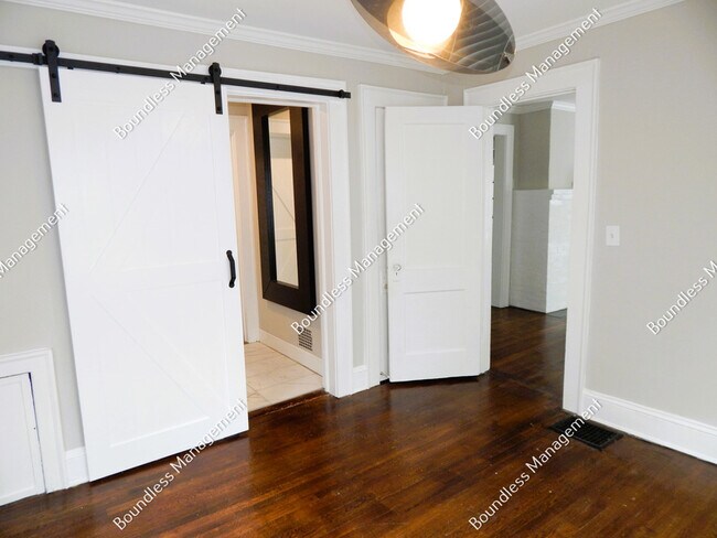Building Photo - 522 Morgan St NE