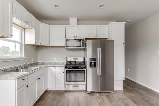 Building Photo - 412 Booth St