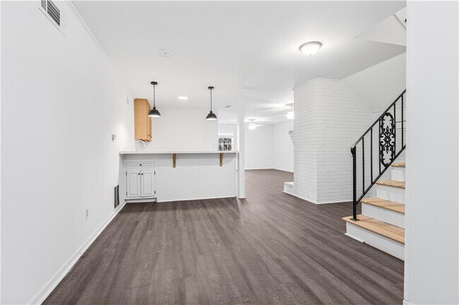 Building Photo - 2713 Briarlake Rd NE