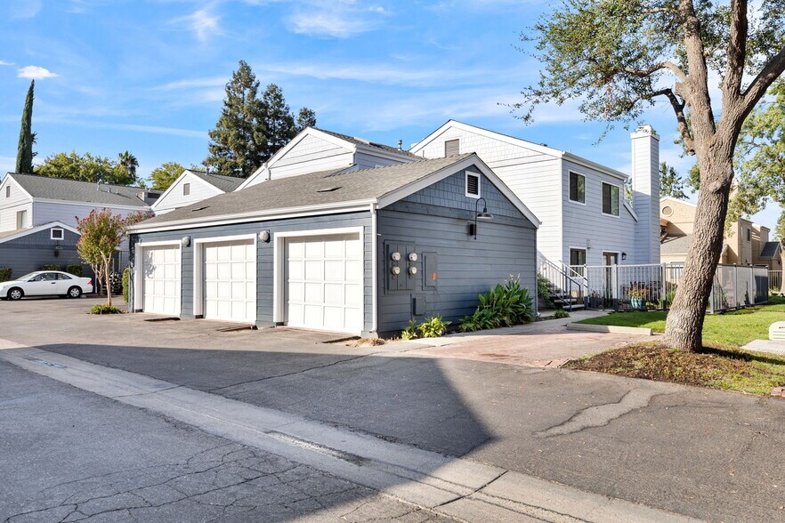 Building Photo - 7675 N 1st St