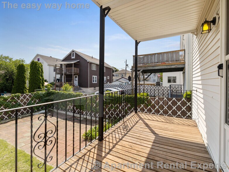 Building Photo - 16 Windsor Rd