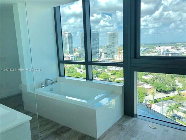 Building Photo - 650 NE 32nd St