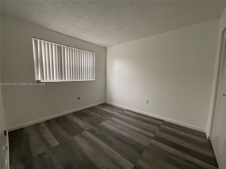 Building Photo - 9877 Nob Hill Ct