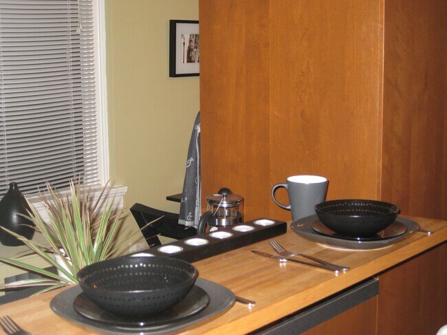 Building Photo - 1324 Locust St