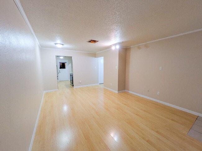 Building Photo - 6255 Bedford Dr