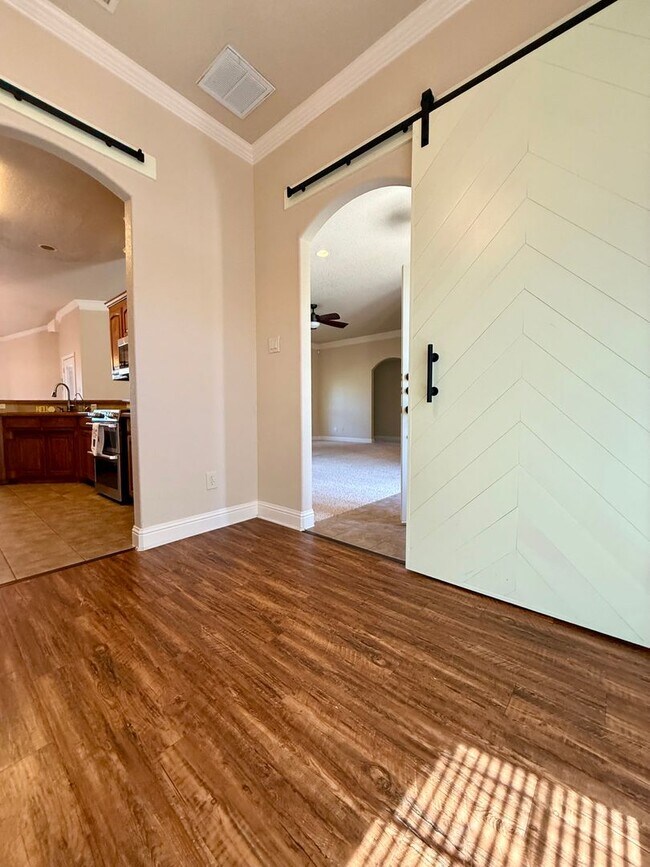 Building Photo - 5 bedroom - Great OUTDOOR LIVING - ALEDO ISD