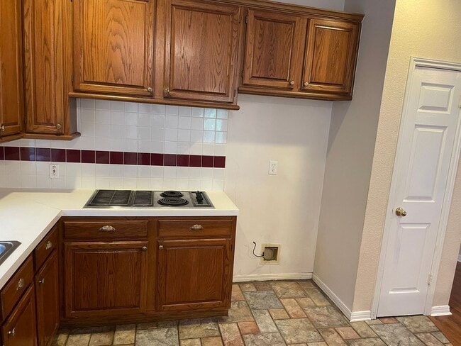 Building Photo - 4 Bedroom 2 Bathroom located in Santa Fe T...