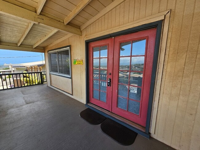 Building Photo - 1 bedroom 1 bath Apartment. NO parking. Upstairs unit.