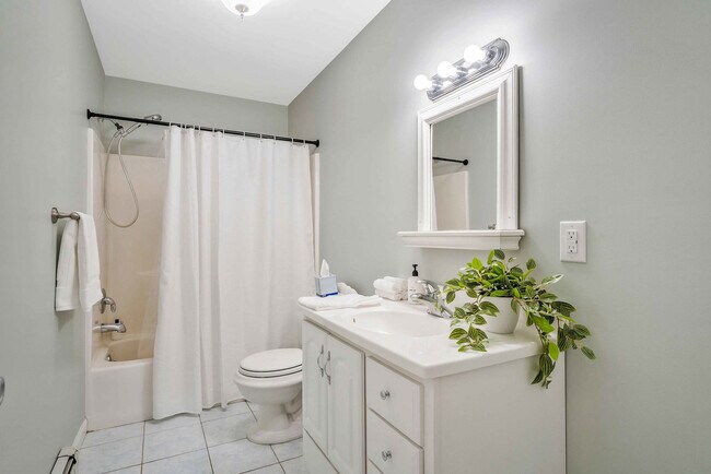 Building Photo - 1551 Wooded Acres Dr